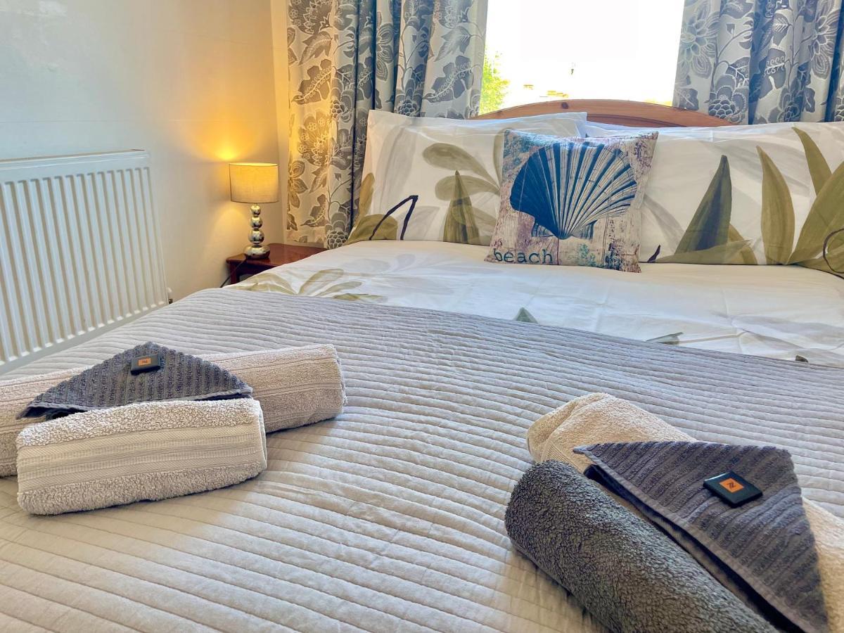 Entire Holiday Home In Blackpool With Free Parking And A Private Patio Garden Esterno foto