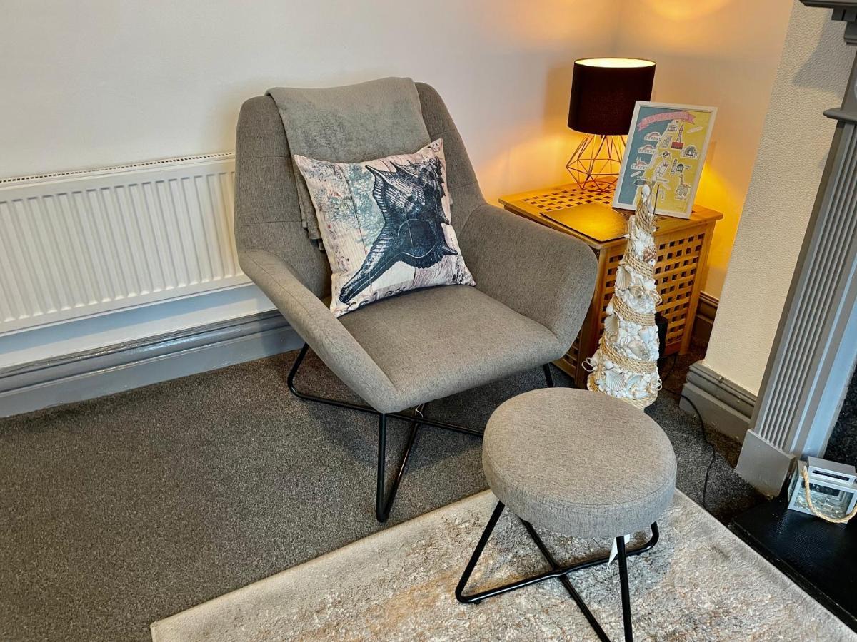 Entire Holiday Home In Blackpool With Free Parking And A Private Patio Garden Esterno foto
