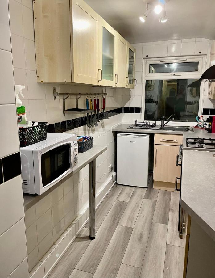Entire Holiday Home In Blackpool With Free Parking And A Private Patio Garden Esterno foto