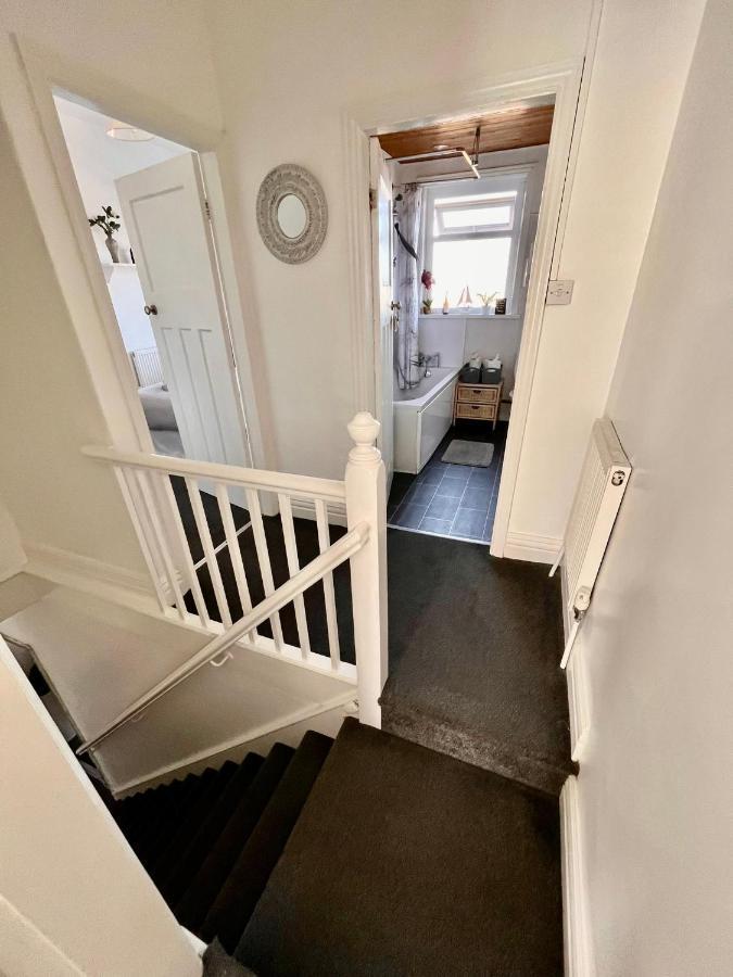 Entire Holiday Home In Blackpool With Free Parking And A Private Patio Garden Esterno foto