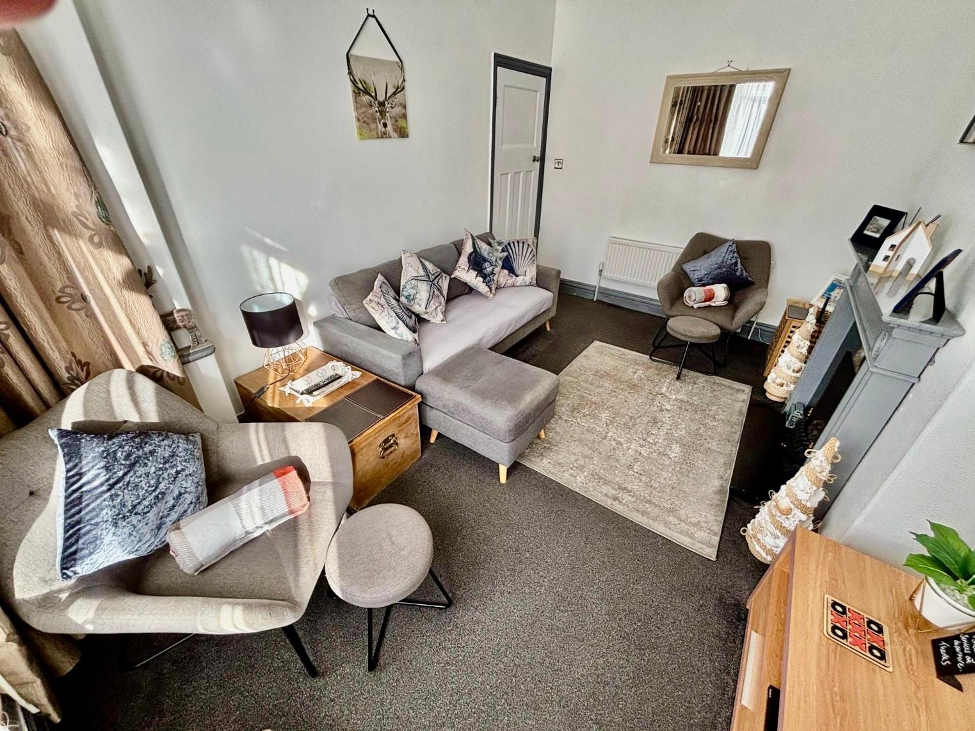 Entire Holiday Home In Blackpool With Free Parking And A Private Patio Garden Esterno foto